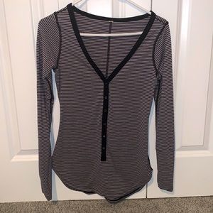 Lululemon long sleeve Henley Sz 2
